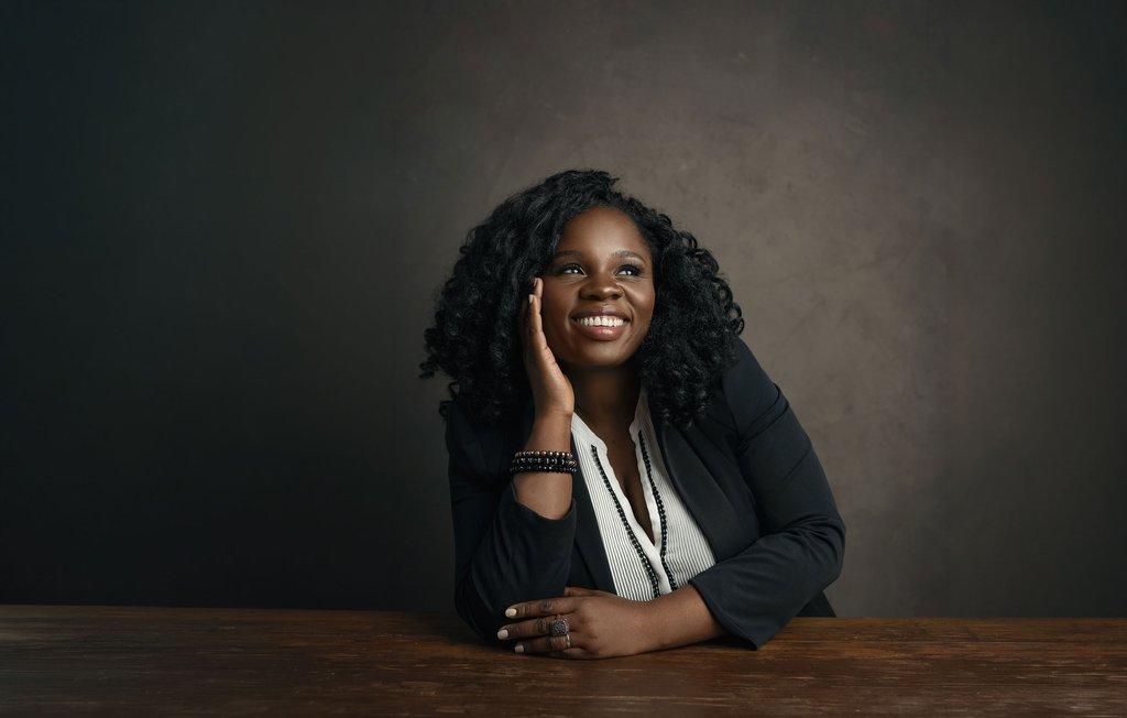 Special Feature : Lola Akinmade 